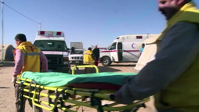 Iraq civilians wounded by IS shelling rushed to hospital