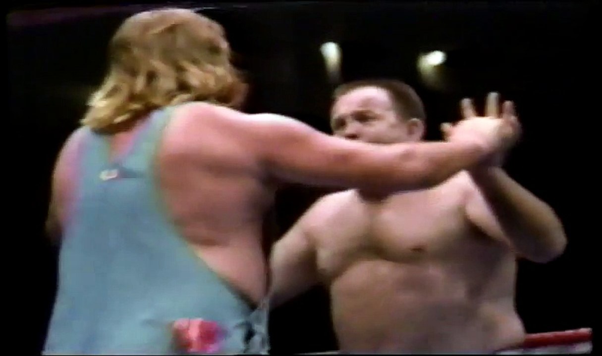 _Bulldog_ Bob Brown vs Hillbilly Cousin Junior