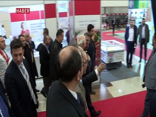 Bakan Kılıç, gıda fuarını gezdi, tramvaya bindi