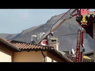 Norcia - Terremoto. Copertura camino (24.11.16)