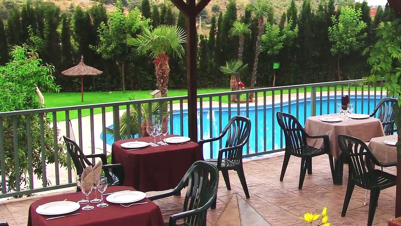 Restaurant and Swimming Pools Camping Serra de Prades & Resort