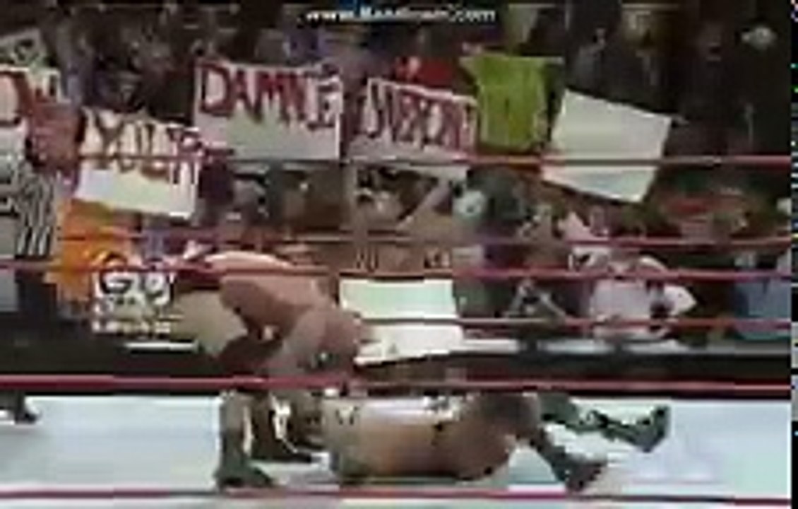 'Stone Cold' Steve Austin vs. The Rock - WWF Championship (Raw 1998)_144p