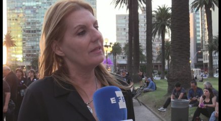 Mujeres en Uruguay se visten de negro en marcha del silencio contra violencia