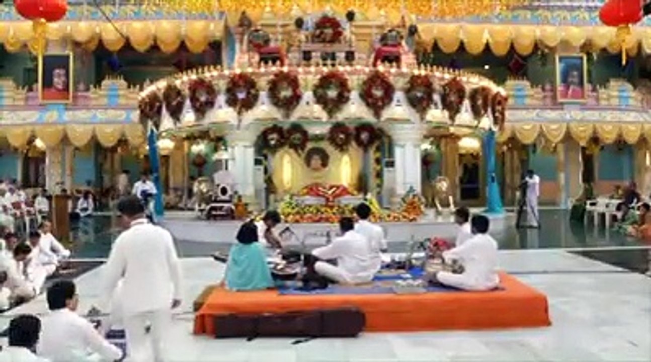 A foreign guy singing excellent Telugu song in puttaparthi