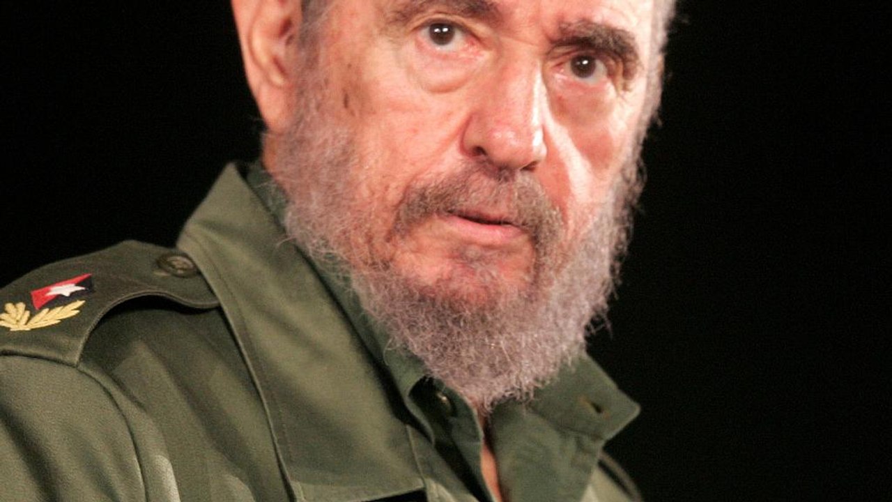 Meghalt Fidel Castro.
