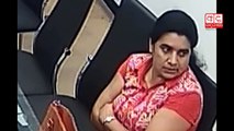 Woman caught on camera stealing gold jewelry