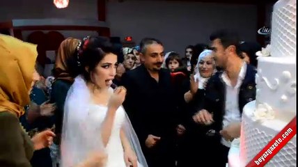 Damatsız düğün yapan gelinin öfkesi:  Dilerim evine ateş düşer!