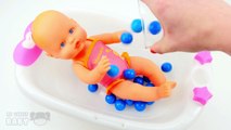 Learn Colors with Baby Doll Bubble Gum Bathtime - Gumballs Colours Party Pretend Play