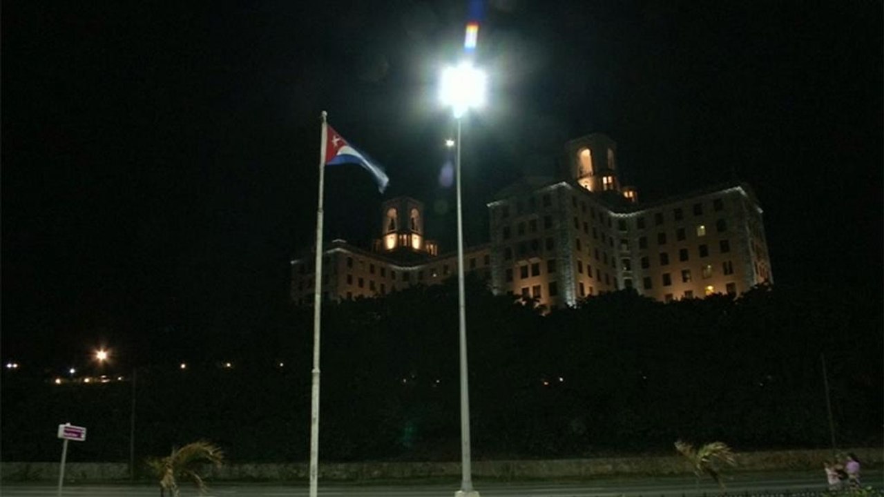 Cuba: Cubanos pró regime choram Fidel