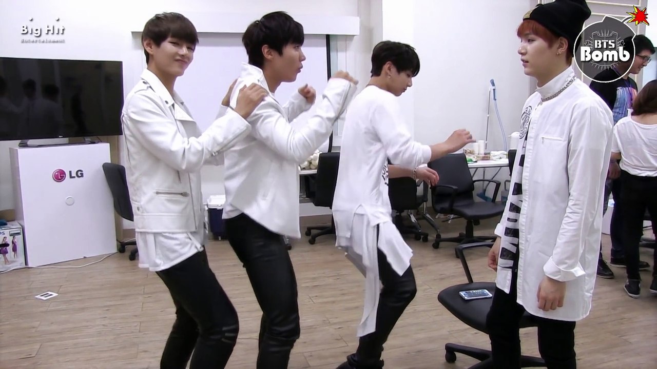 BTS [Bangtan Boys] Dance "It's tricky is title"!