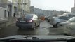 Russie: 3 jeunes mettent la pression à un conducteur, ils vont regretter...