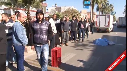 Yaşlı adamın ölümünü izlemek için birbirleriyle yarıştılar