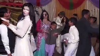 Pakistani mujra culture and its effect on small kids | Hot wedding dance 2015