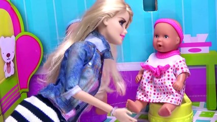 Barbie Baby Doll Potty Training Part 2 - Color poop from DYI Gummy Jello Popsicles toys-seNotid7Mic
