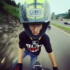 Un jeune va regretter d'avoir fait le malin sur sa moto