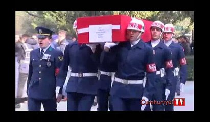 Şehit babasını el sallayarak uğurladı