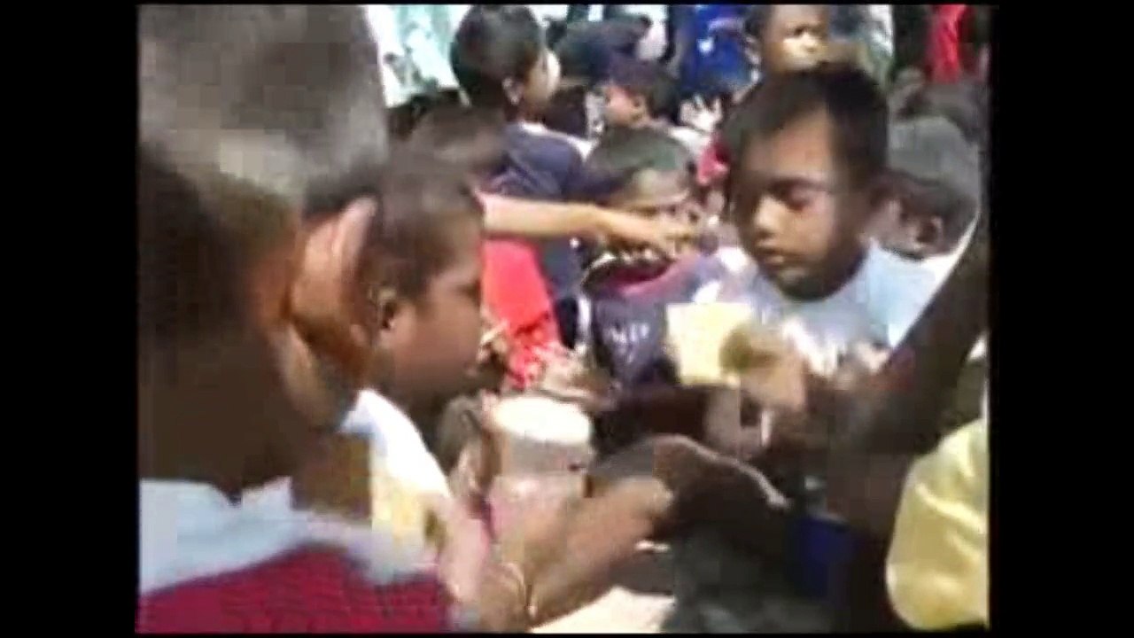 Rohingya help camp in bangladesh