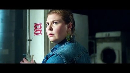 CUANDO LAS LUCES SE APAGAN Tv Spot  Asustado  Español Latino