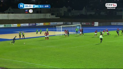 Coup franc contré par le mur