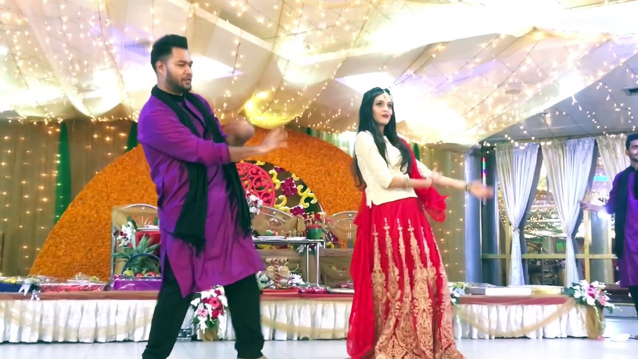 Nashe si chad gayi beautiful holud dance