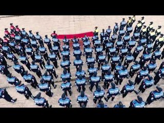 Ora News - Policia e Tiranës uron festat e nëntorit me “Shqipëri o nëna ime”