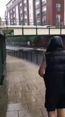 Y'a toujours un con qui se croit plus fort que les autres...