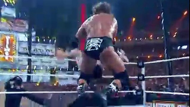 Extreme Rules Triple H meets Sheamus in a Street Fight -