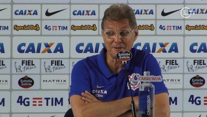 Oswaldo rebate torcedor que o xingou e diz que Timão ainda está vivo