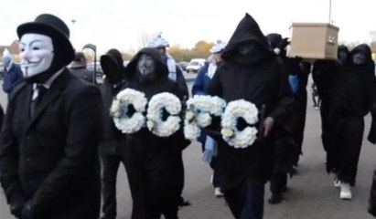 Taraftardan cenaze törenli protesto