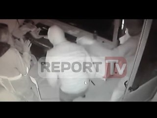 Report TV - Video ekskluzive/Grabitet pika e karburantit në Lezhë