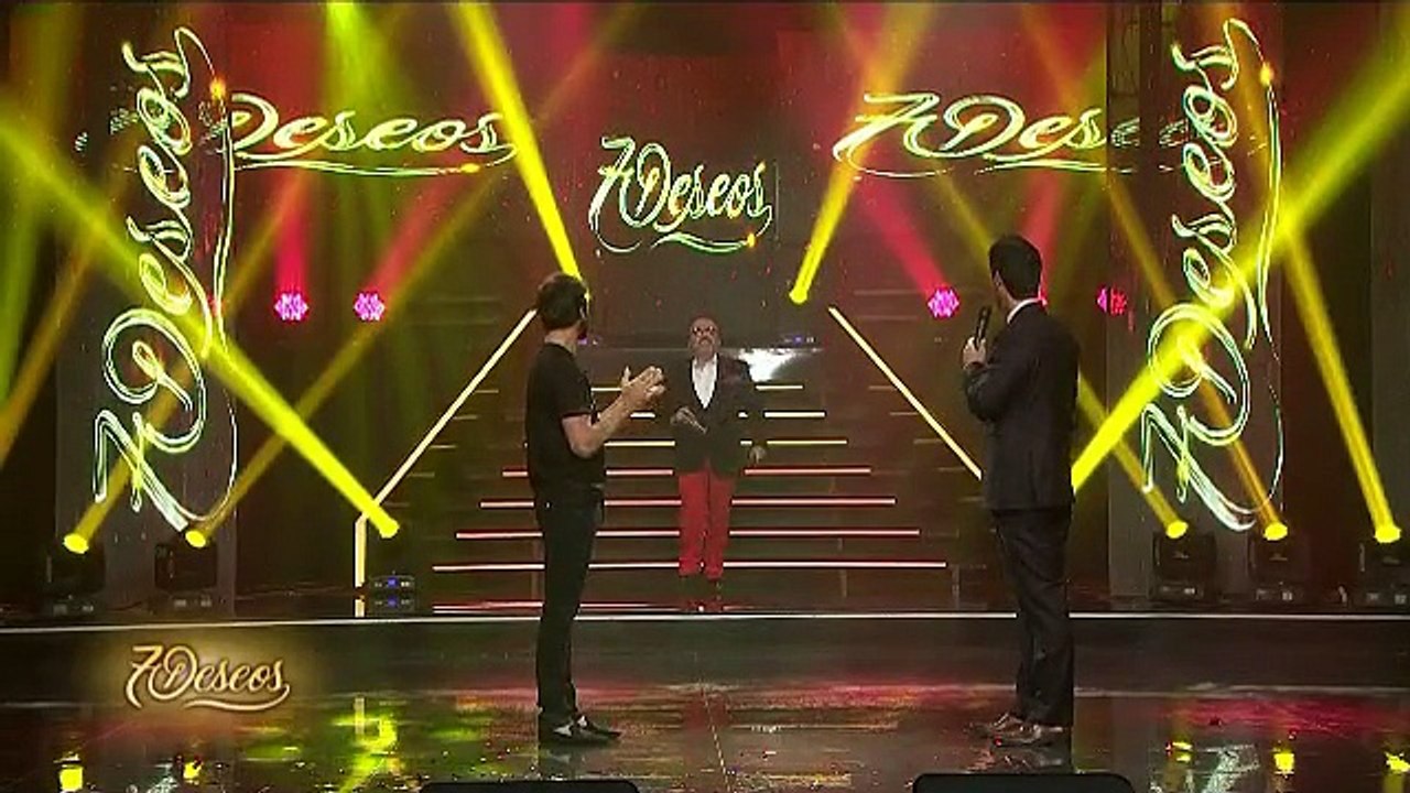 Beto caida en estreno de Siete Deos