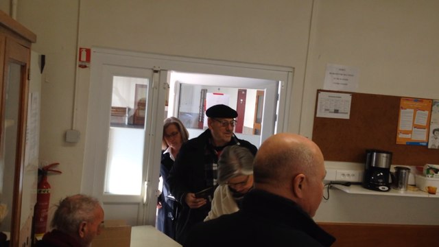 Second tour des primaires de la droite à Caen, école Bosnieres