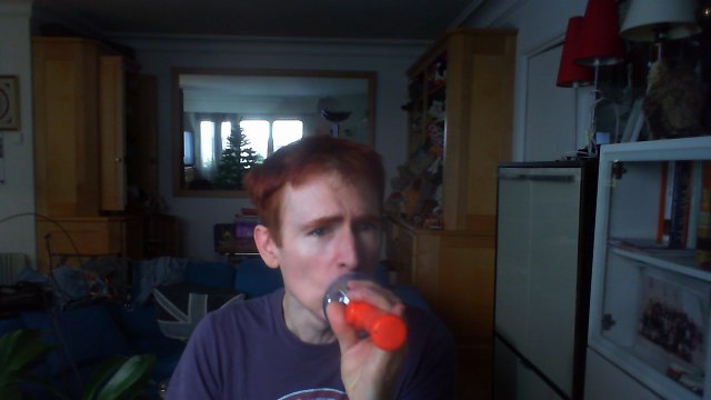 Wiwi égratigne les amis