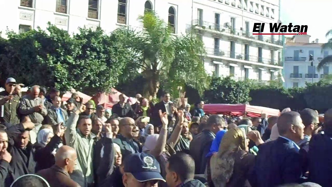 Manifestation de l'intersyndicale à Alger contre la suppression du droit à la retraite anticipée