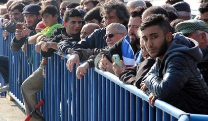 Derede ceset izdihamı, fotoğraf çekmek için birbirleriyle yarıştılar