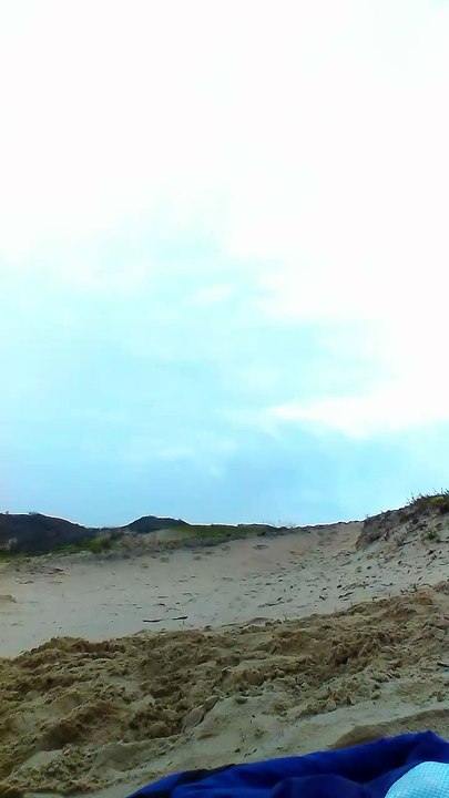 Punches with right and punches with left in the sand