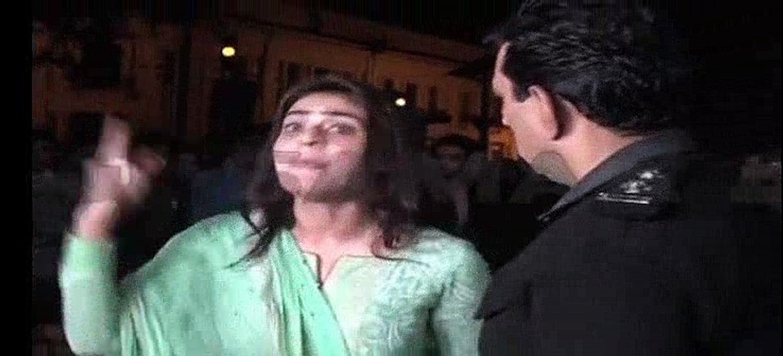 Ye Larki Chela Chela Shabaz Shareef Se Kiya Kah rahi Hai