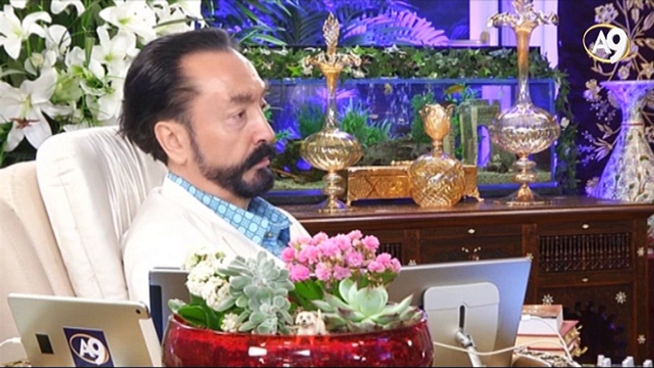 Unser Volk unterstützt Tayyip Hodscha. Sein Flugzeug soll als Vorkehrung zum Schutze zusammen mit vier Kampfflugzeugen reisen