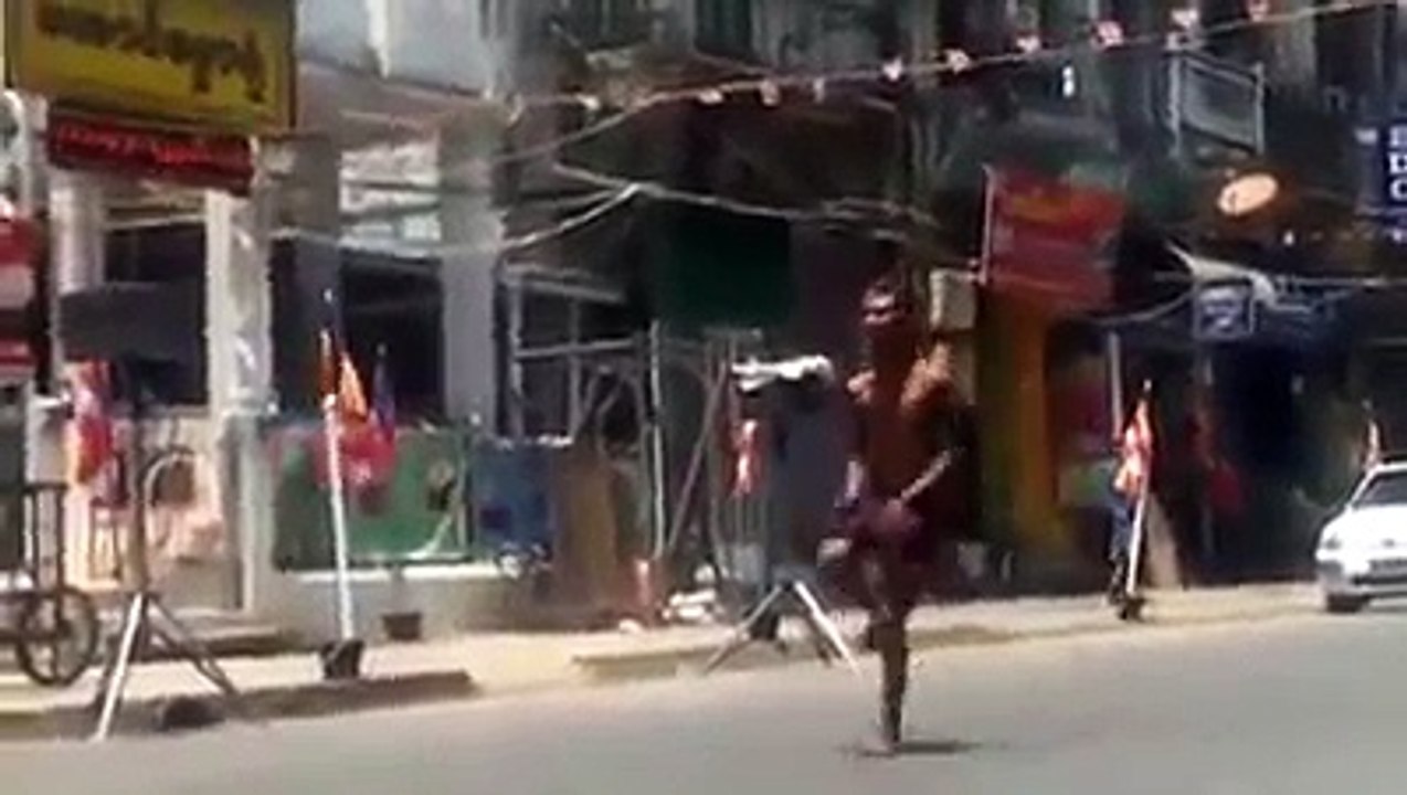 Lucu, Video Orang Gila Joget Goyang Dumang