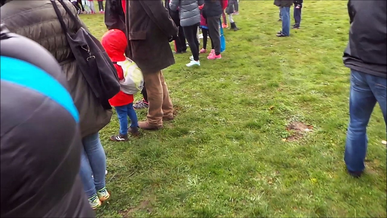 Cross de choisy le roi (petit échauffement poussines)