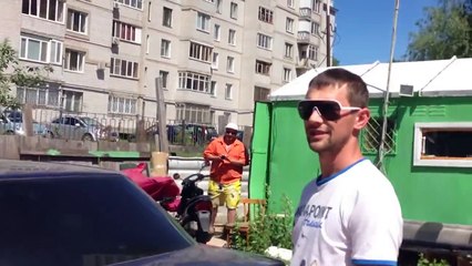 Sürekli Arabasının Önüne Park Eden Araca Bakın Ne Yaptı.!!