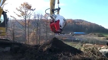 Lama bajak menghilangkan kotoran ke dalam ember