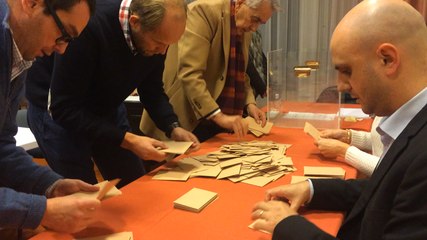 Ça dépouille et ça compte dans les bureaux de vote