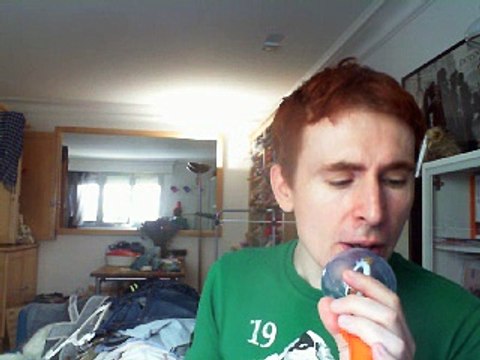 Wiwi égratigne Tino de Gianni Franco