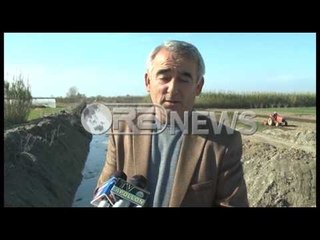Ora News - Situata e përmbytjeve, pastrohet kanali kullues në zonën e Frakullës
