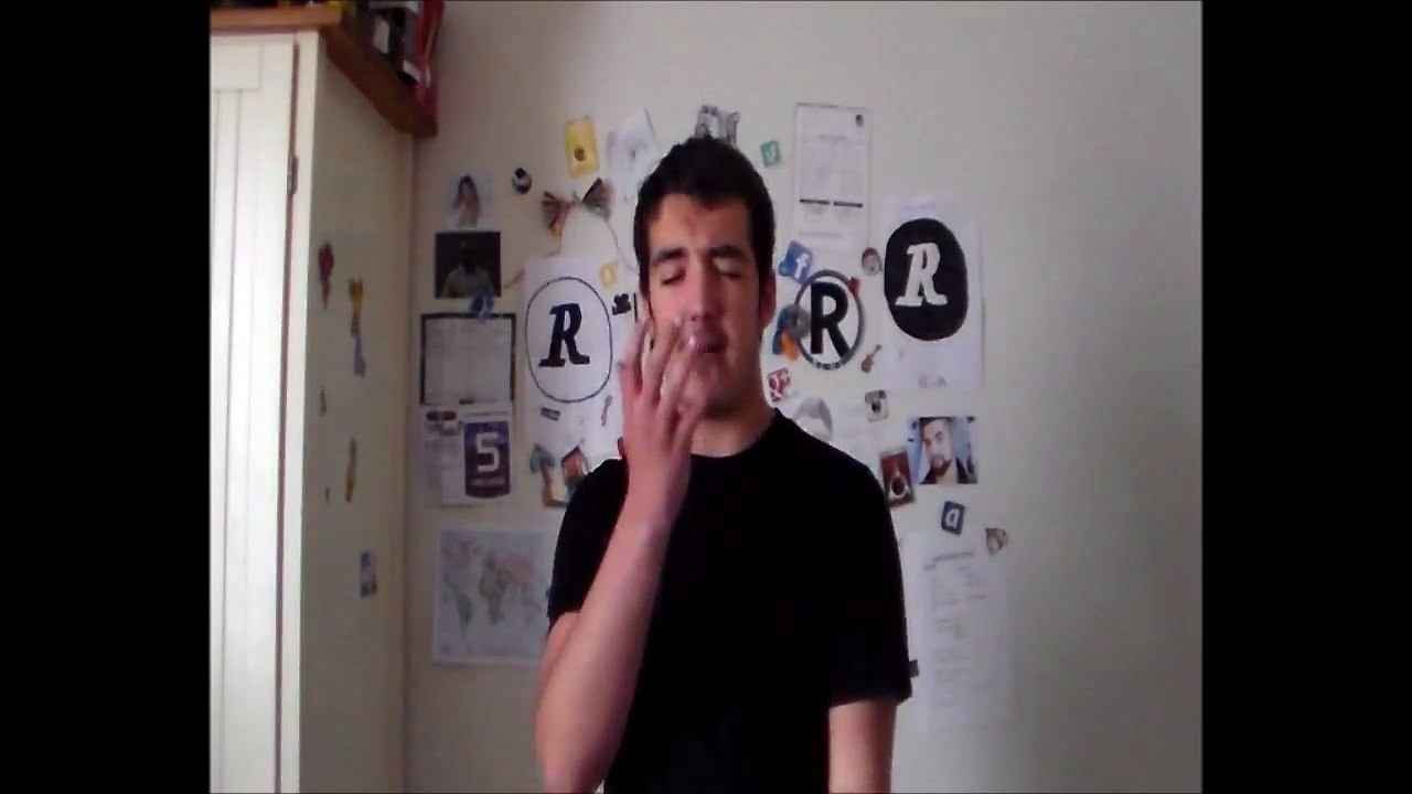 MisterR chante INTELLO (parodie de Color Gitano)