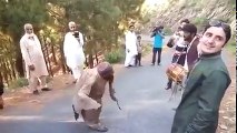 Pashto funny dance video - pathan mast dancing