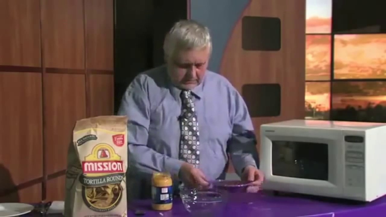 Déprimé il cuisine sur la chanson "Mad World"... Suicide lol