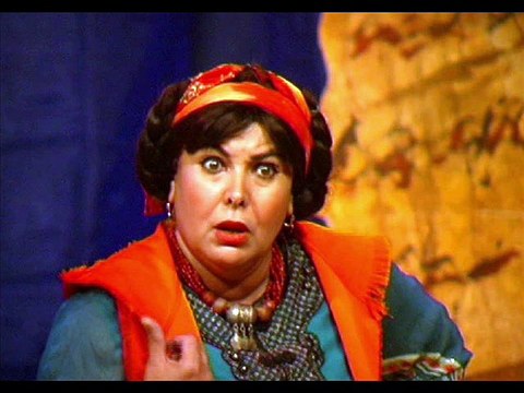 عشنا طول عمرنا جنب الحيط مزاوكين