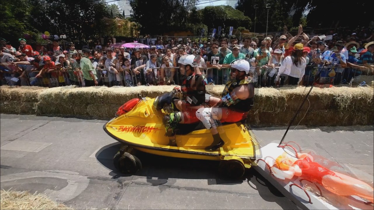 La Red Bull Soapbox Race revoluciona Santiago con sus "autos locos"